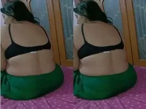 Desi Bhabhi Give Handjob and Fucking