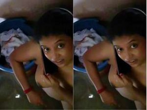 Sexy Desi Girl Bathing