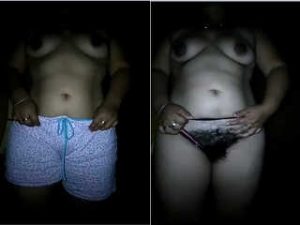 Horny Bhabhi Shows her Boobs and Pussy Horny Bhabhi Shows her Boobs and Pussy