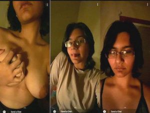 Sexy Desi Girl Shows Her Boobs Sexy Desi Girl Shows Her Boobs
