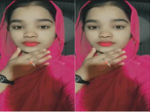 Cute Bangla Girl Shows Her Boobs and Pussy On VC