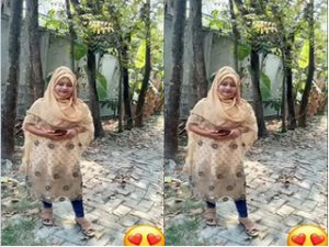 Cute Bangla girl Shows Her Wet Pussy