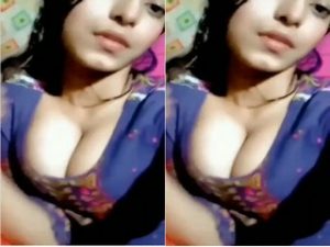 Cute Desi girl Shows Her Boobs Cute Desi girl Shows Her Boobs