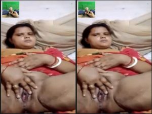 Horny Bhabhi Shows her Boobs and Fingering Part 1