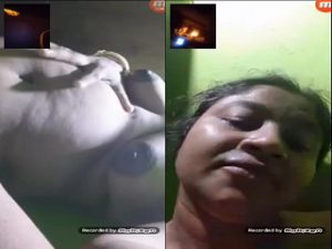 Horny Bhabhi Shows her Boobs and pussy