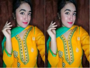 Sexy Bangla girl Shows Her boobs and Pussy